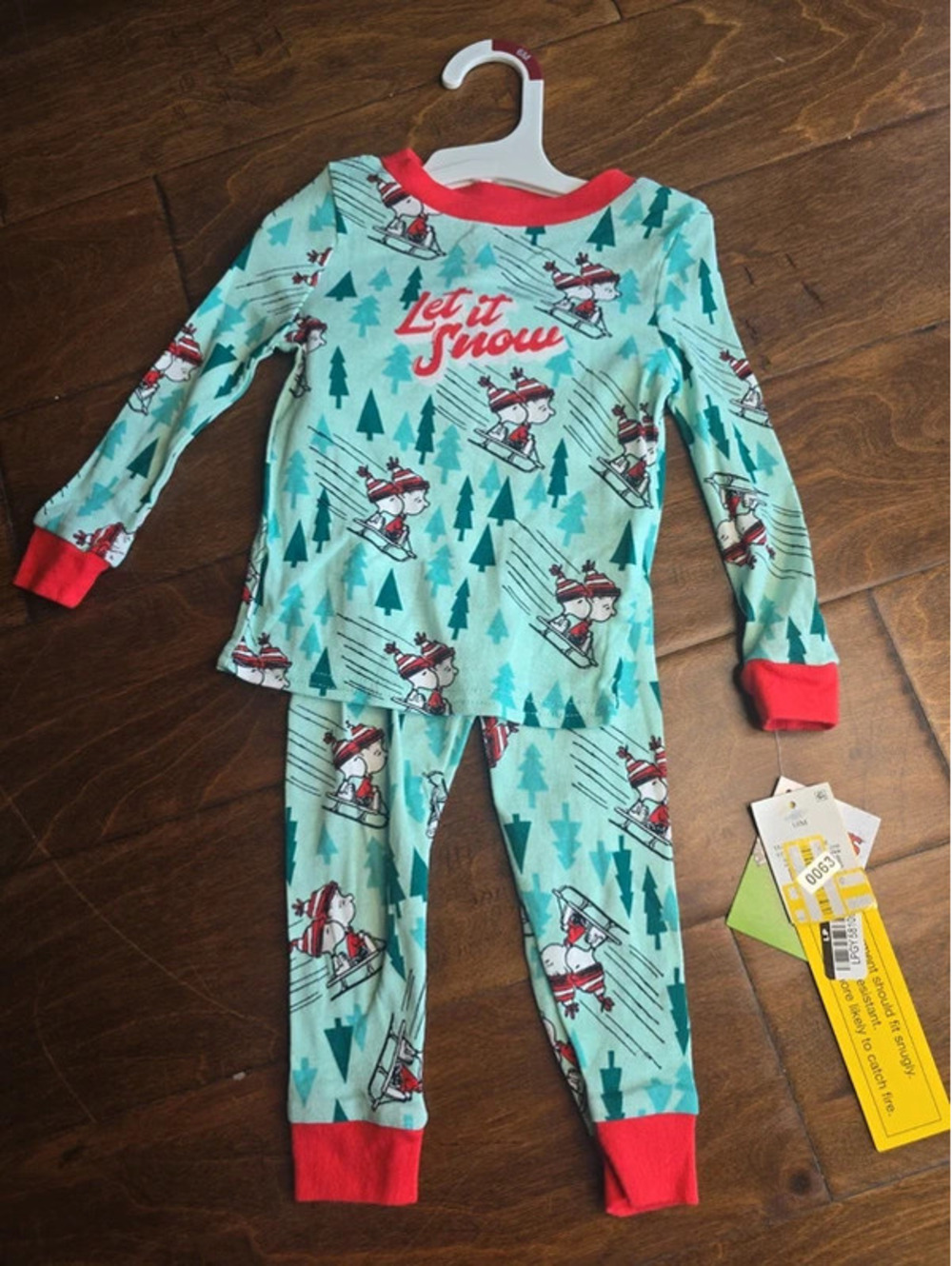 18m brand new charlie, brown and snoopy, christmas pajamas item, 63G6